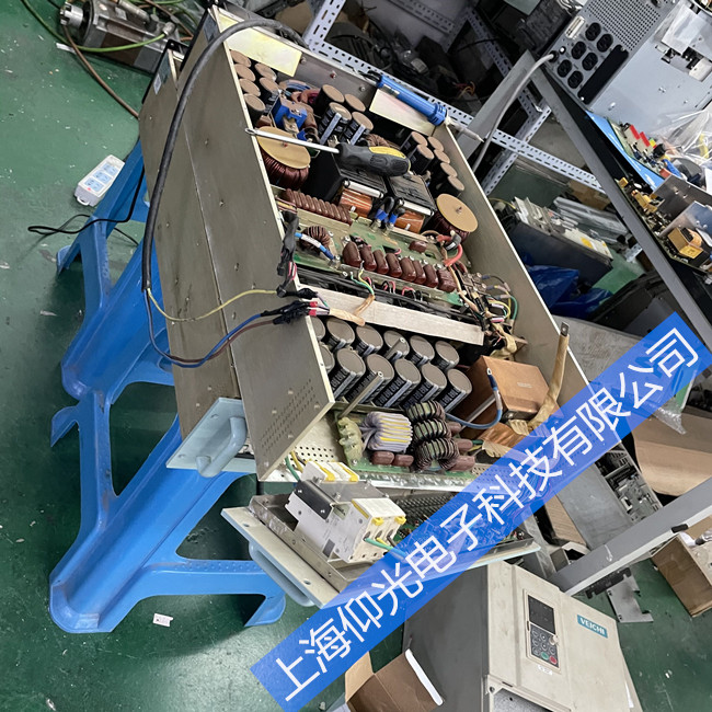 �S������AE���l�ԴRF Generator��Ҋ���ϾS��